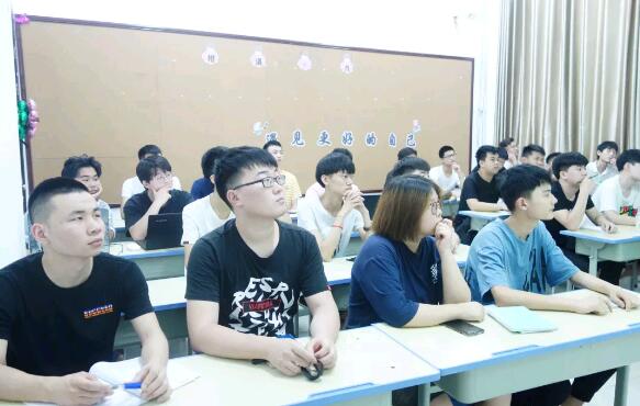 鄭州北大青鳥翔天信鴿第三期青鳥大講堂
