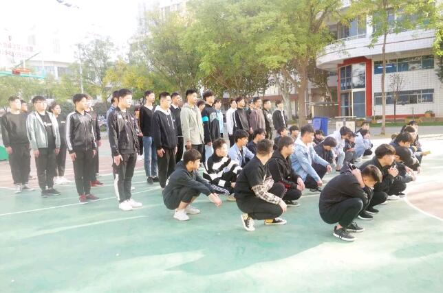 鄭州北大青鳥翔天信鴿第四期軍訓(xùn)
