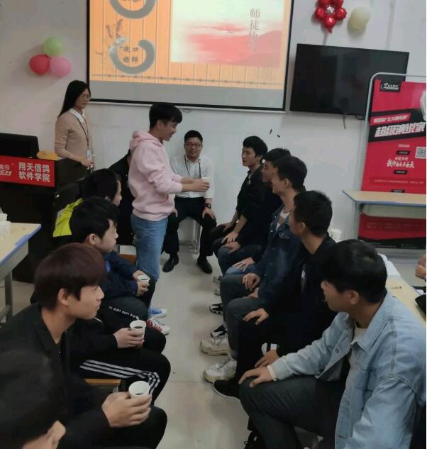 鄭州北大青鳥翔天信鴿S1T304班拜師大會