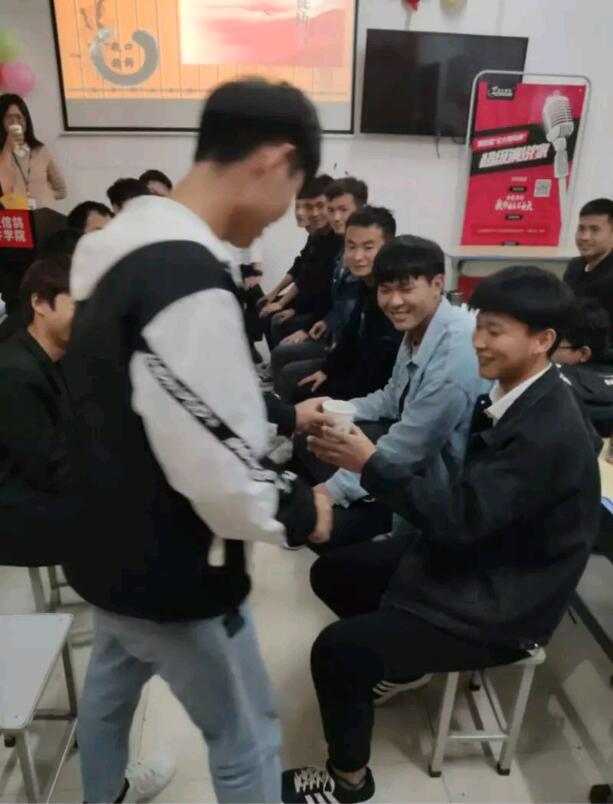 鄭州北大青鳥翔天信鴿S1T304班拜師大會