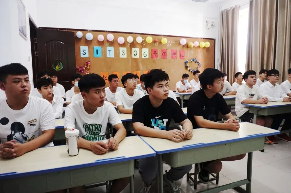 鄭州北大青鳥翔天信鴿軟件開發(fā)專業(yè)新生開學(xué)典禮