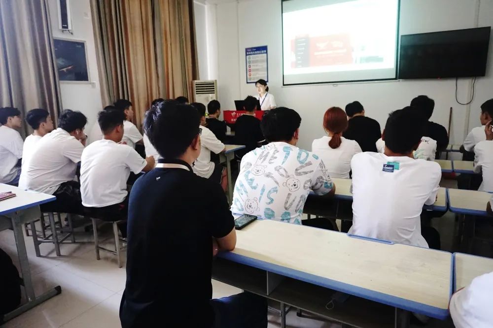 鄭州北大青鳥翔天信鴿軟件開發(fā)專業(yè)新生開學(xué)典禮