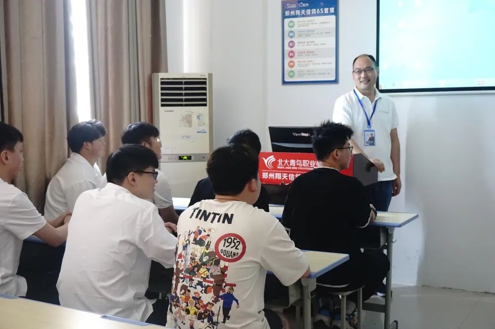 鄭州北大青鳥翔天信鴿軟件開發(fā)專業(yè)新生開學(xué)典禮