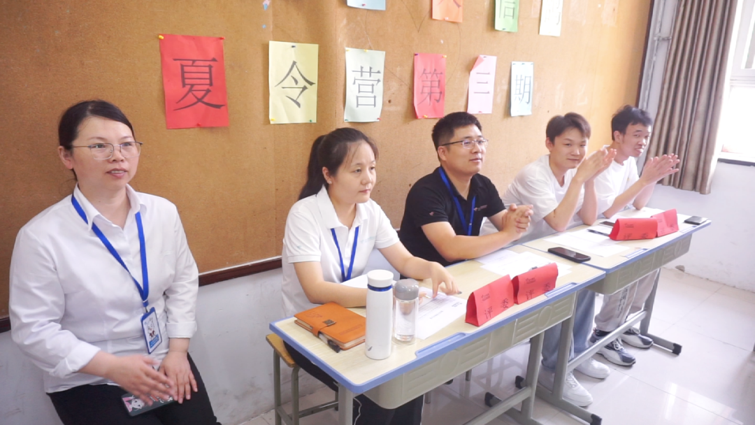 鄭州北大青鳥翔天信鴿校區(qū)的學(xué)生學(xué)習(xí)生活之階段性項目答辯