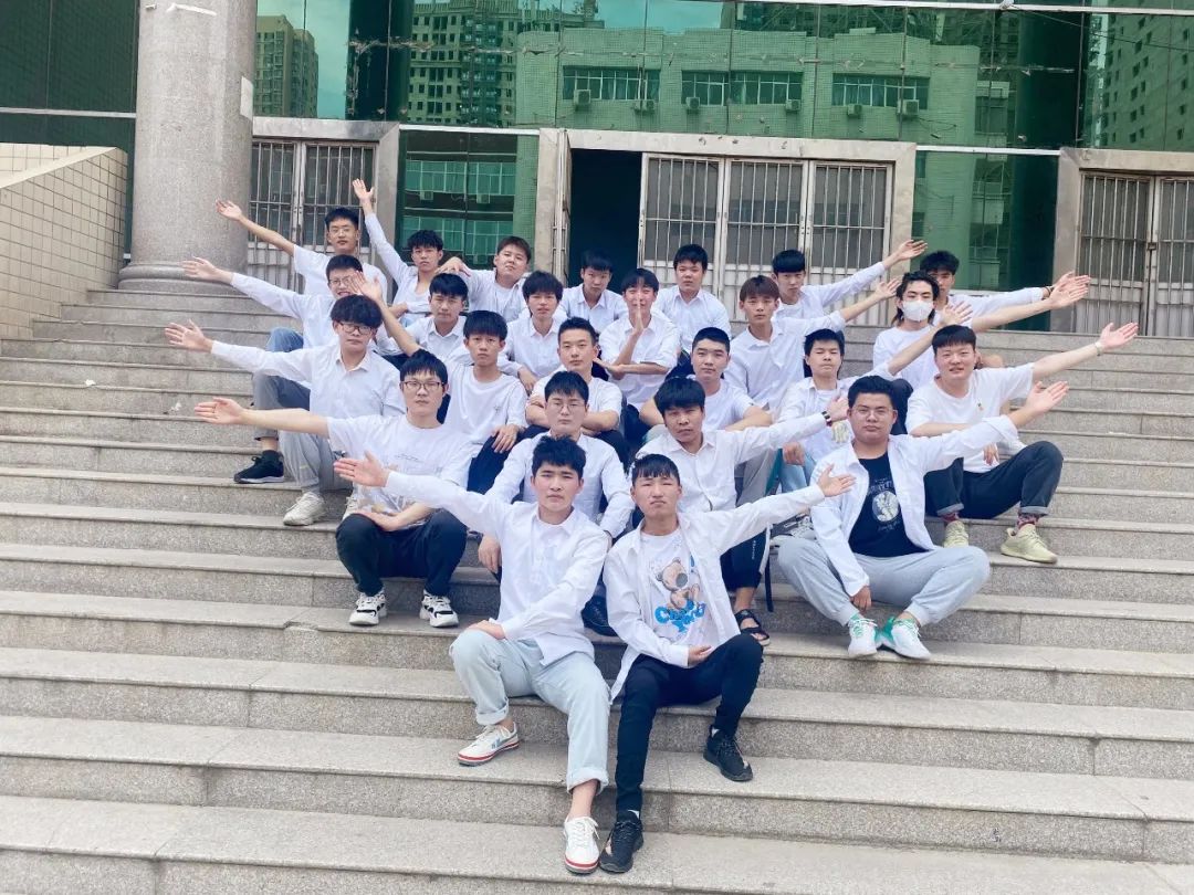 在內(nèi)卷和AI之下計算機(jī)專業(yè)是不是很不推薦了