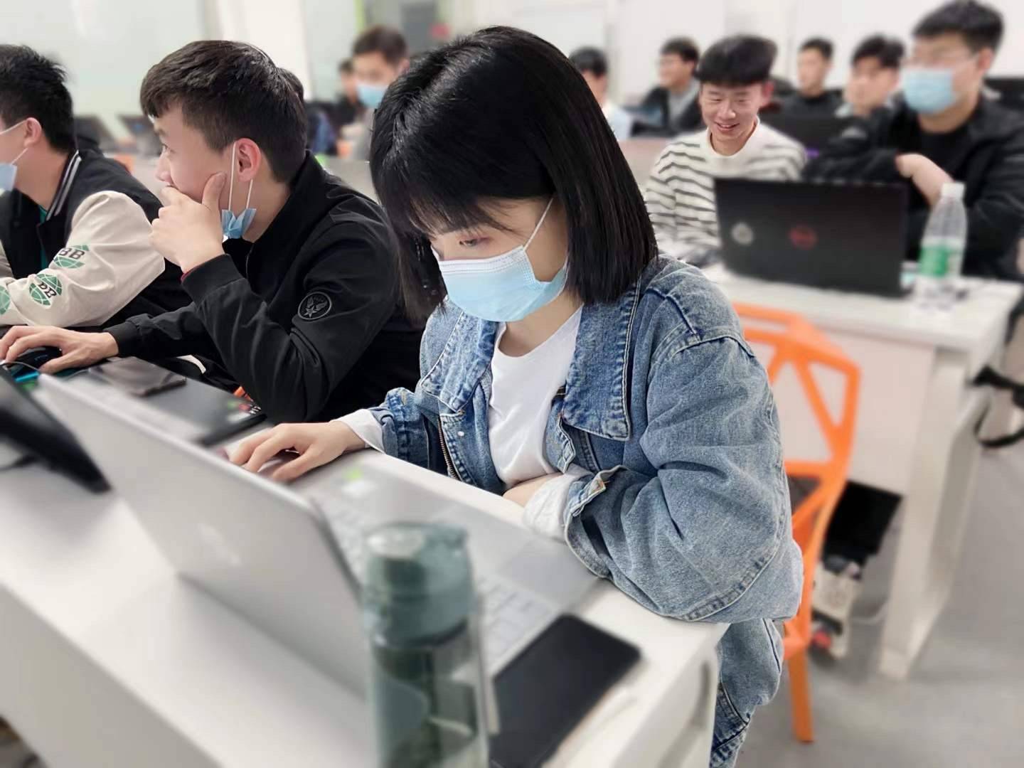 18歲的男孩學(xué)什么專業(yè)好