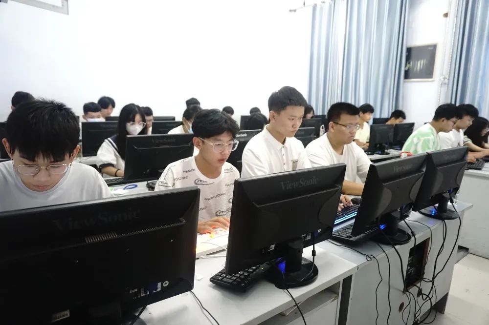 鄭州計(jì)算機(jī)編程培訓(xùn)學(xué)校哪家好